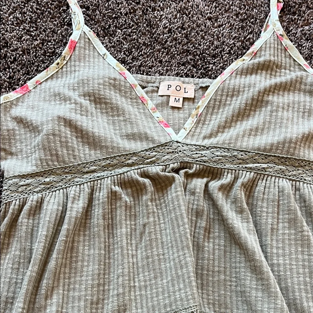POL Floral tank top - Picture 4 of 13